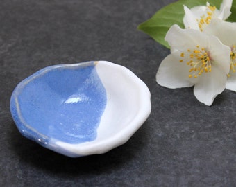 Blue and White trinket bowl, handmade ceramic, stoneware, jewellery holder, ring dish, decorative pot, bowl, decorative pottery, white