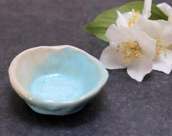 Sky blue Trinket dish, cream, handmade ceramic, stoneware, jewellery holder, ring dish, decorative pot, bowl, decorative pottery