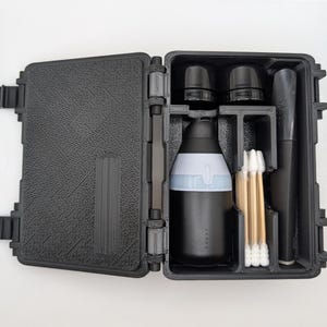 Custodia Puffco Proxy Core - Edizione Saber - Contenitore da viaggio con porta cotton fioc, scomparto per barattoli e fessura per coltello caldo