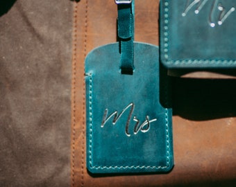 Customizable Suitcase tag set for two /  Mr & Mrs // Wedding gift for Couple // Leather Luggage Tags// Customized Gift for Newlyweds