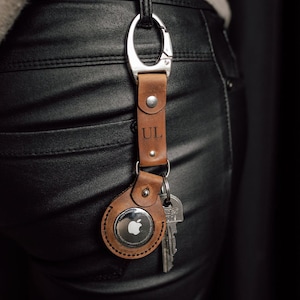 Airtag leather holder/ Customized Apple Airtag keychain/ Airtag case