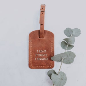 Personalized Leather Luggage tag "I READ I TRAVEL I BECOME" / Customized Suitcase Tag / Wedding Gift / Corporate Gift