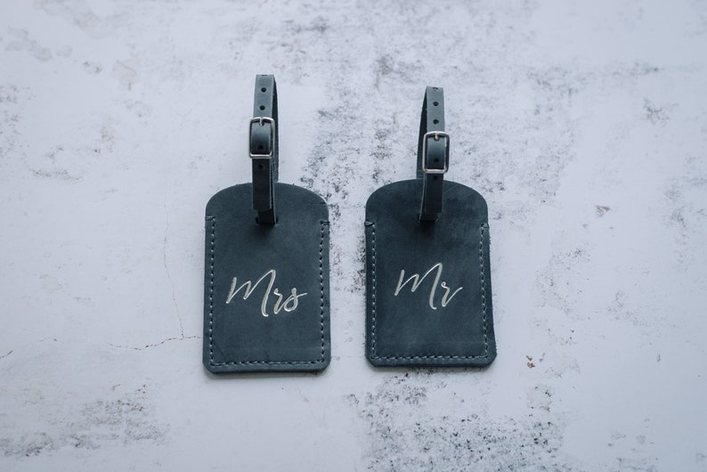 Customizable Suitcase tag set for two / Mr & Mrs // Wedding gift for Couple // Leather Luggage Tags// Customized Gift for Newlyweds image 3