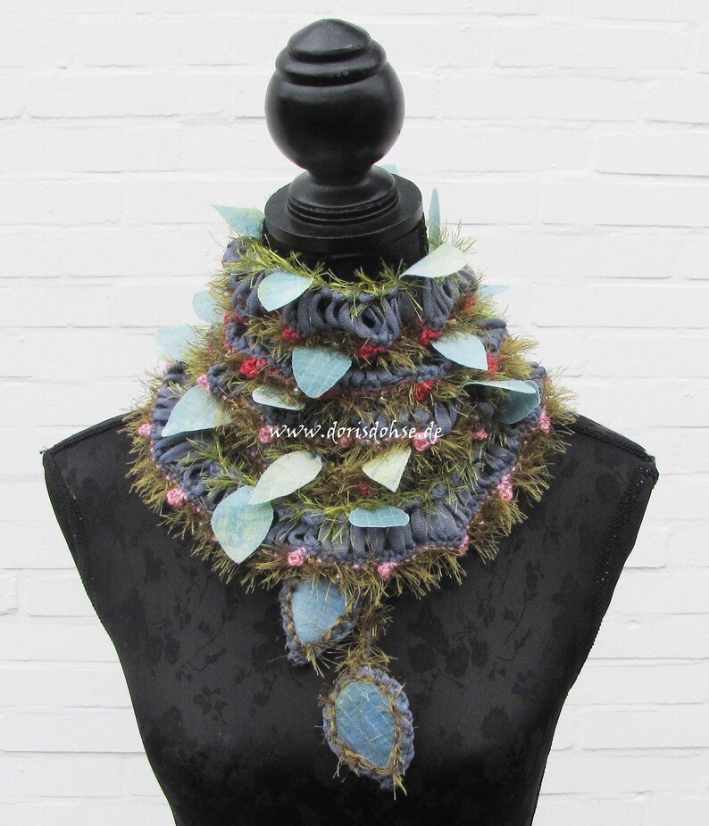 Extra langer Schal aus Boho Stoff Effektgarn Perlen Lariat Schal Schalkunst gehäkelt Fantasy Häkel Kunst Wald Fee Schal Wickel Schal Bild 1