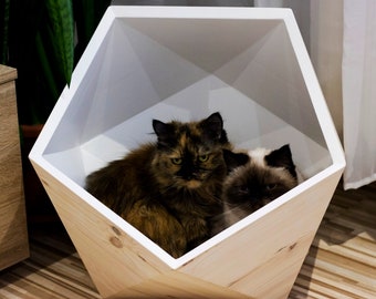 Geocama Doble. Cama icosaédrica de madera moderna para gatos.