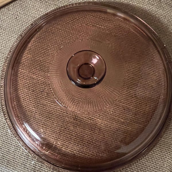 Batería de cocina Pyrex Cranberry Visions con tapa de vidrio de 10 pulgadas
