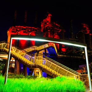 Nachtszene der historischen Bethlehem Steel Stacks druckbare Kunst. Industrielle Fertigung Stahlwerk. Büroeinrichtung. Digitales Bild