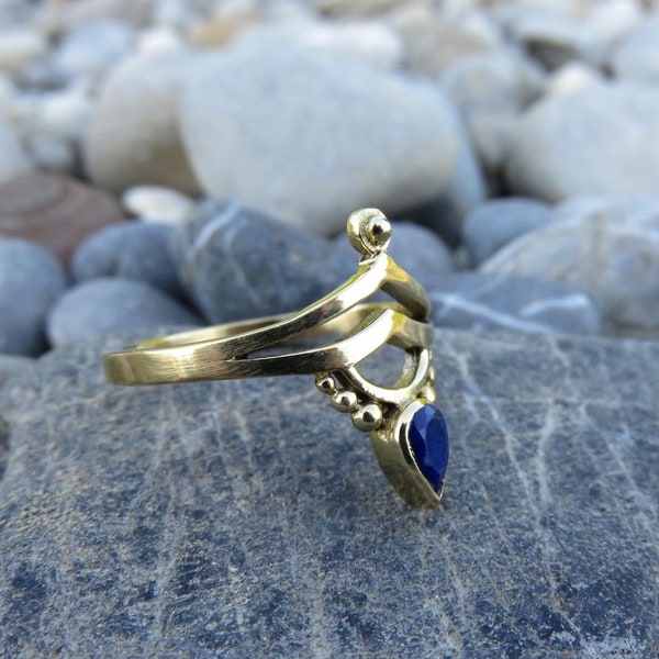 Ring mit Lapis Lazuli Stein aus Messing