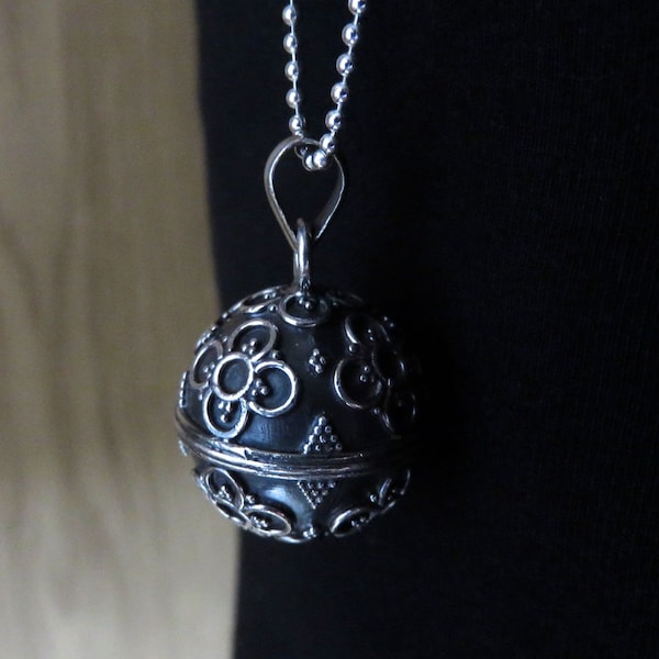 singing ball silver with flowers