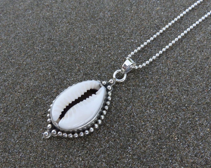 pendant with shell silver