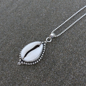 pendant with shell silver