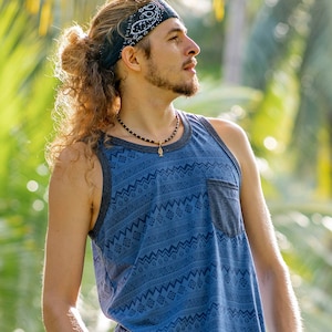 blau gemustertes Tanktop mit Brusttasche für Männer im lässigen Look, Männer Shirt, Yoga Shirt, Sommertop, Tank, Männertop