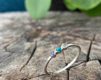 filigree ring with three small faceted stones made of silver, blue tones