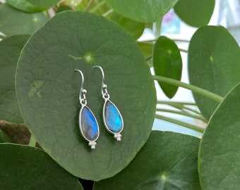 silver earrings with drop shaped facetted labradorite stone