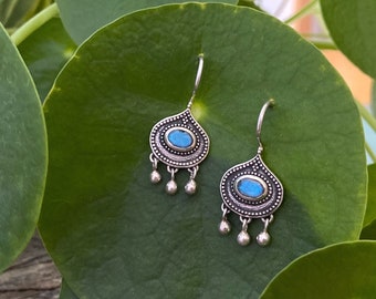 boucles d'oreilles simples en argent avec pierre labradorite ovale facettée et perles pendantes