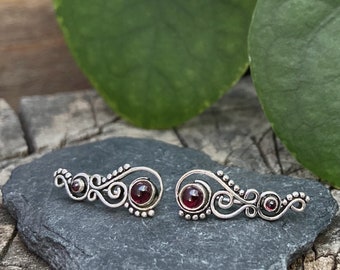 Boucle d'oreille en spirale Earclimber avec pierres et points ; Grimpeuses d'oreilles, boucles d'oreilles alpiniste, grenat