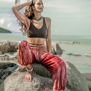 luftige Pluderhose floral gemustert in rot mit Taschen Bild 1