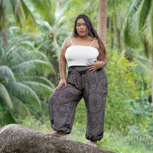 PLUS SIZE luftige Pluderhose mit Mandalamuster in schwarz mit Taschen, XXL, große Größe Bild 1