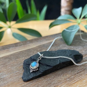 small pendant silver with dots and labradorite stone, optional on ball or curb chain image 1