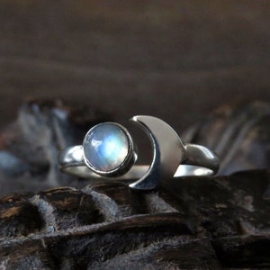 Ring mit Mond und Stein aus Silber Bild 1