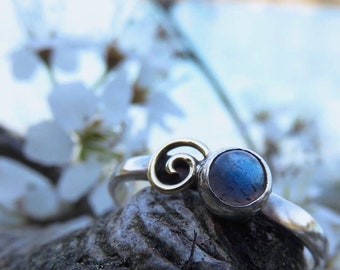 silver ring with brass spiral and labradorite stone