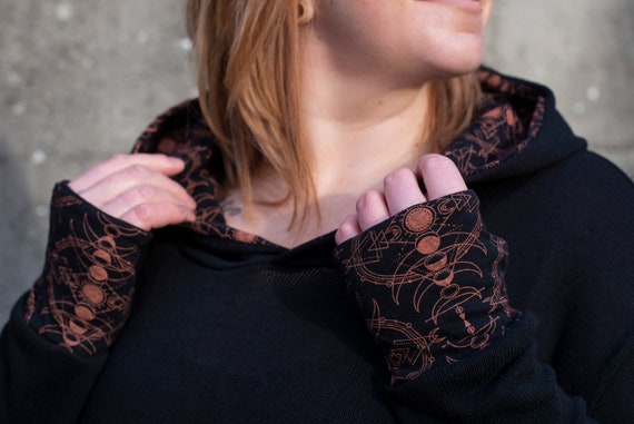 PLUS SIZE lange gebreide trui met capuchon met patroon en duimgaten in zwart Etsy Nederland