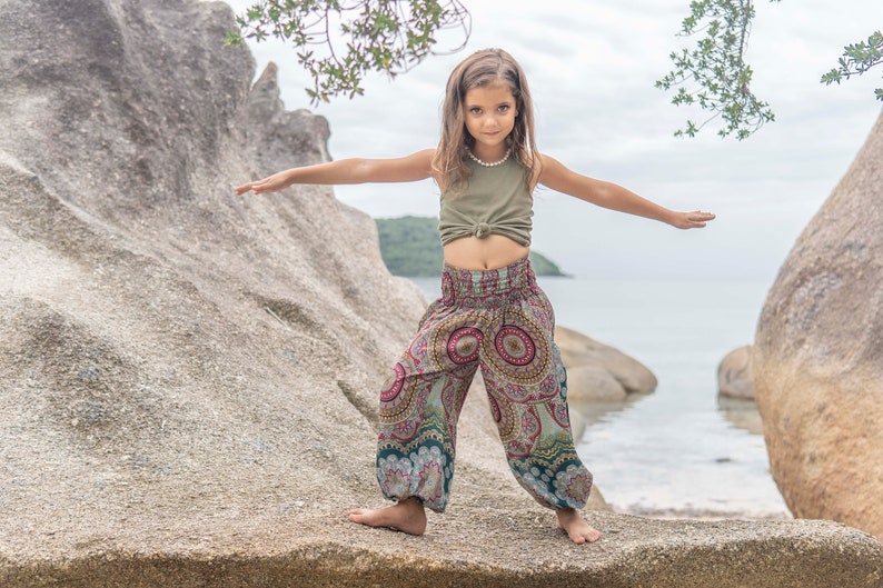 bunte Pluderhose geblümt für Kinder, Kinderhose, luftige Sommerhose für Kinder Bild 1