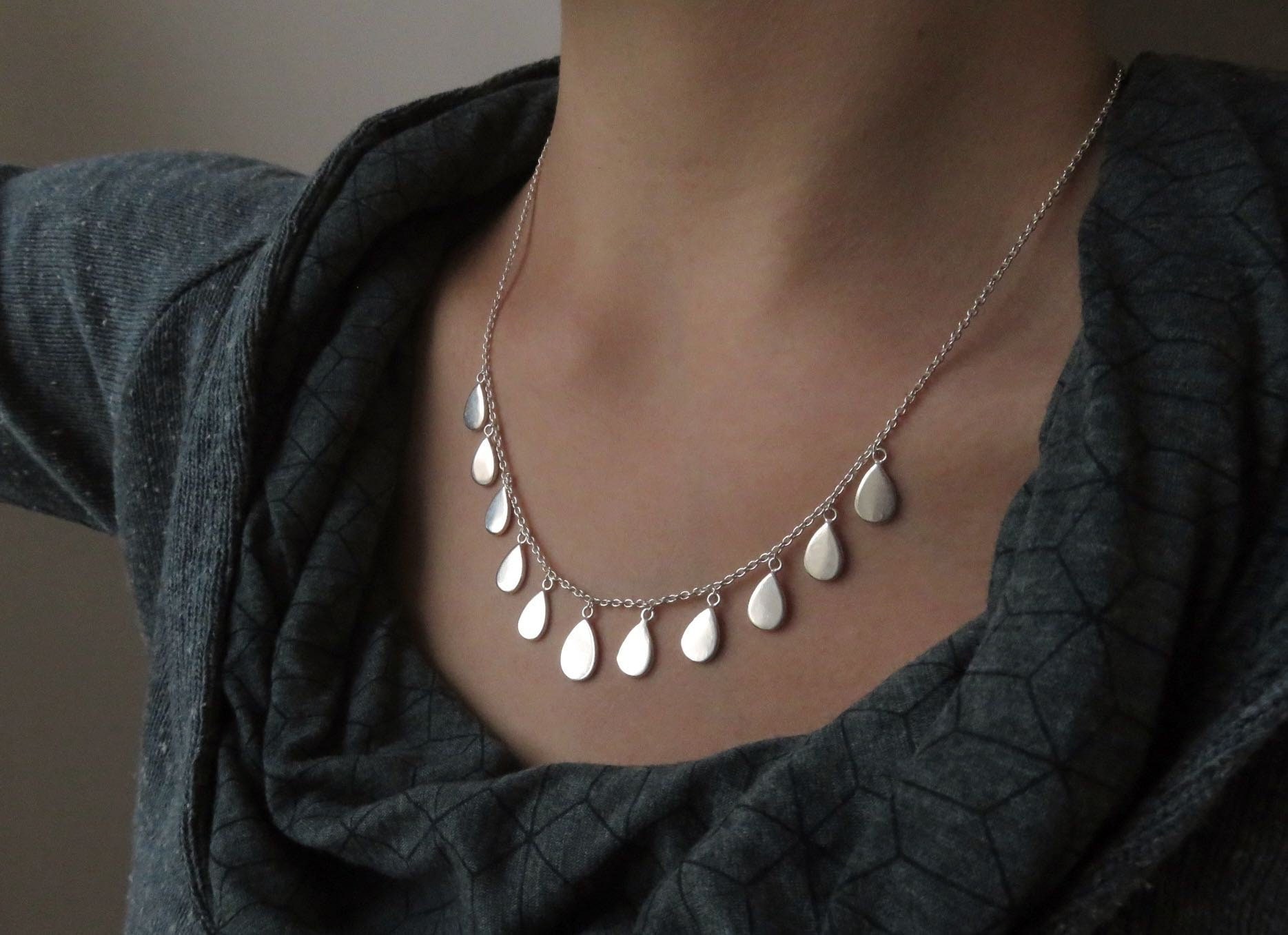 necklace silver with drop shaped elements