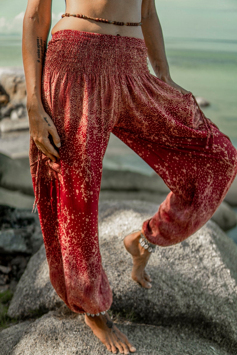 luftige Pluderhose floral gemustert in rot mit Taschen Bild 4