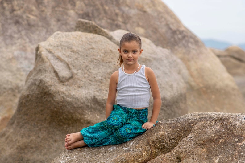 gemusterte Pluderhose mit Mandalamuster für Kinder in türkis, Kinderhose, luftige Sommerhose für Kinder Bild 3