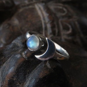 Ring mit Mond und Stein aus Silber Bild 2