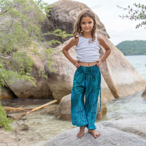 turquoise kids pants with two pockets image 9