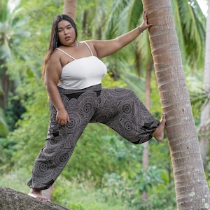 PLUS SIZE luftige Pluderhose mit Mandalamuster in schwarz mit Taschen, XXL, große Größe Bild 3