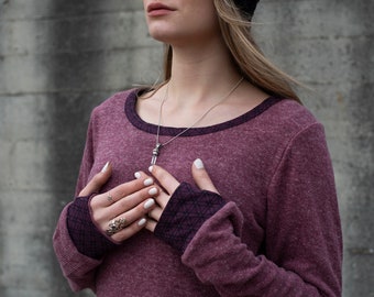 knitted pullover with thumbholes in red