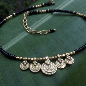 Bracelet de cheville avec petites spirales en laiton image 1