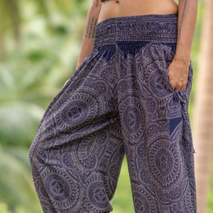 pants with mandala pattern in dark blue image 7
