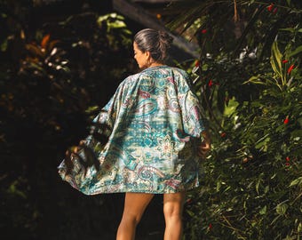 Boho Kimono mit filigranem Muster – Leichter Überwurf für Damen in grün blau magenta beige gold