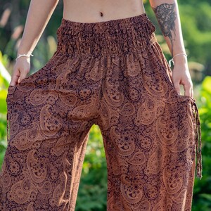 luftige Pluderhose mit filigranem Paisleymuster in braun Bild 5