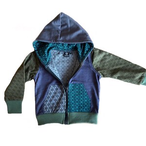 süsser Kinder Hoodie im Patchworklook, Pullover für Kinder, Kapuzenjacke für Kinder in grün blau grau Bild 2