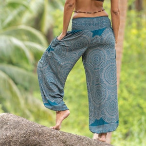 pants with mandala pattern in blue 画像 8