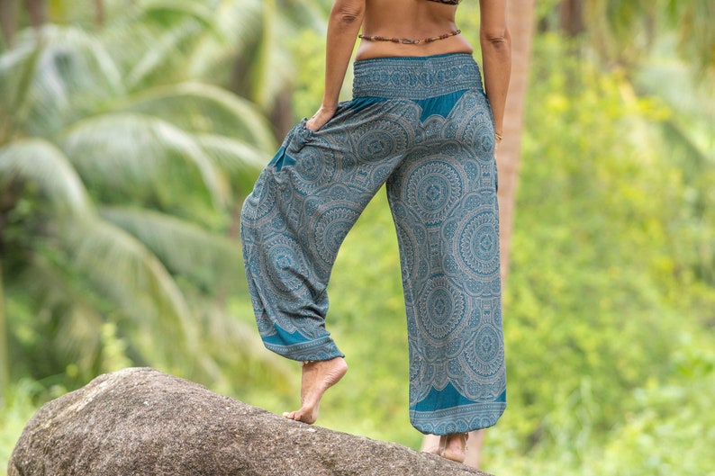 pants with mandala pattern in blue 画像 8