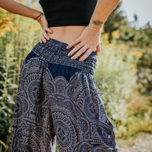pants with mandala pattern in dark blue image 8