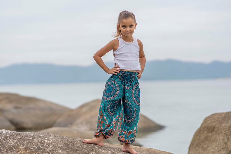 sarouel à motifs orange turquoise pour enfant, pantalon enfant, pantalon aéré pour enfant image 3