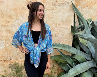 Boho Kimono mit filigranem Muster – Leichter Überwurf für Damen in blau beige gold