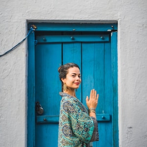 blau gemusterter Kimono, Bluse, Überwurf, leichte Jacke Bild 3