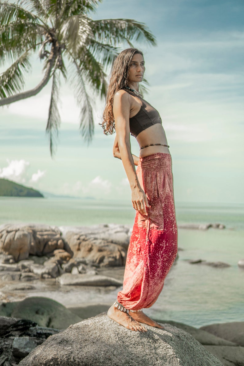 luftige Pluderhose floral gemustert in rot mit Taschen Bild 5