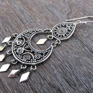 delicate earrings with detailed design and dangling rhombuses 925 silver