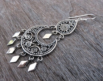 Boucles d'oreilles en filigrane avec spirales, points et diamants pendants en argent, boucles d'oreilles pendantes