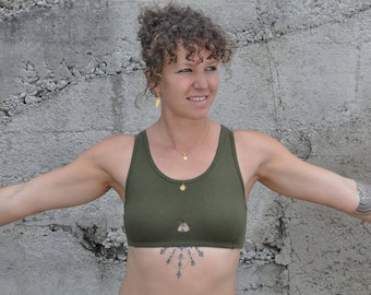 Yoga Top mit detailliertem Rückenmuster in olive