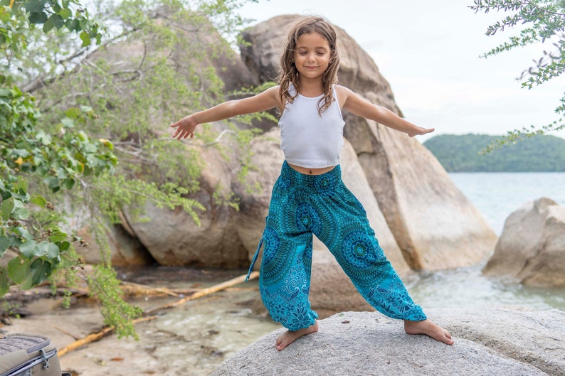 turquoise kids pants with two pockets zdjęcie 2